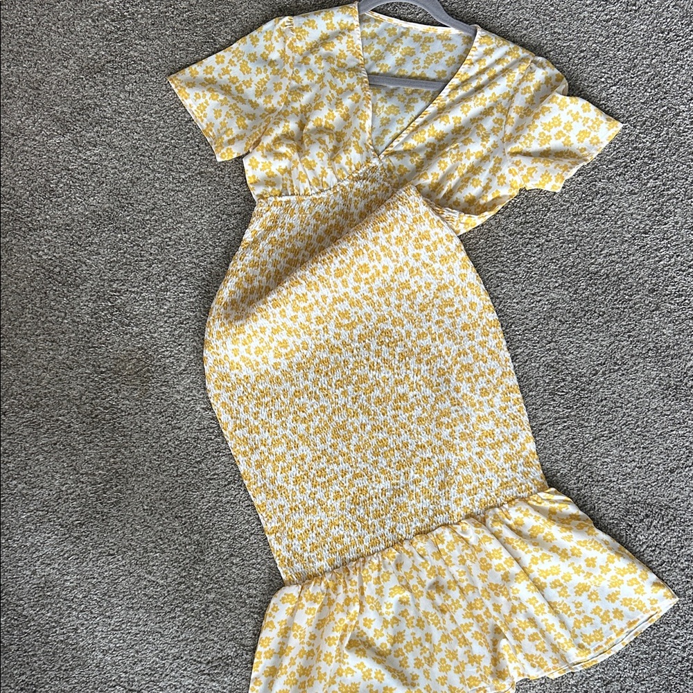 Chic Yellow Floral Midi Dress